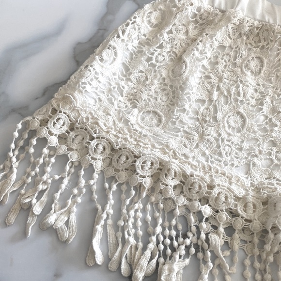White crochet tasseled shorts - Picture 2 of 3